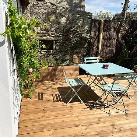 Maison De Famille En Bord De